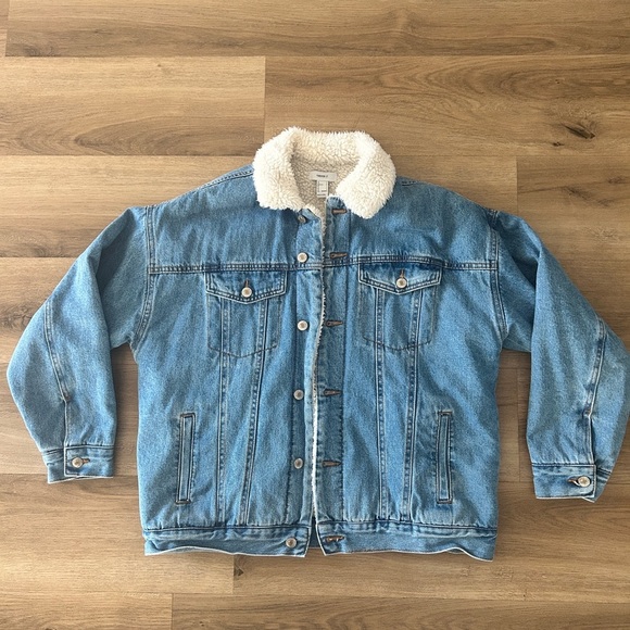 Forever 21 Women’s Sherpa-Lined Denim Jacket - Size Small- EUC - Picture 1 of 12